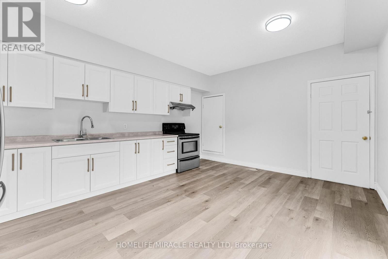 120 JANSEN AVENUE Image 11