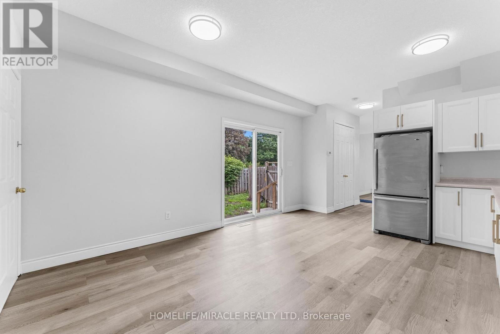 120 JANSEN AVENUE Image 12