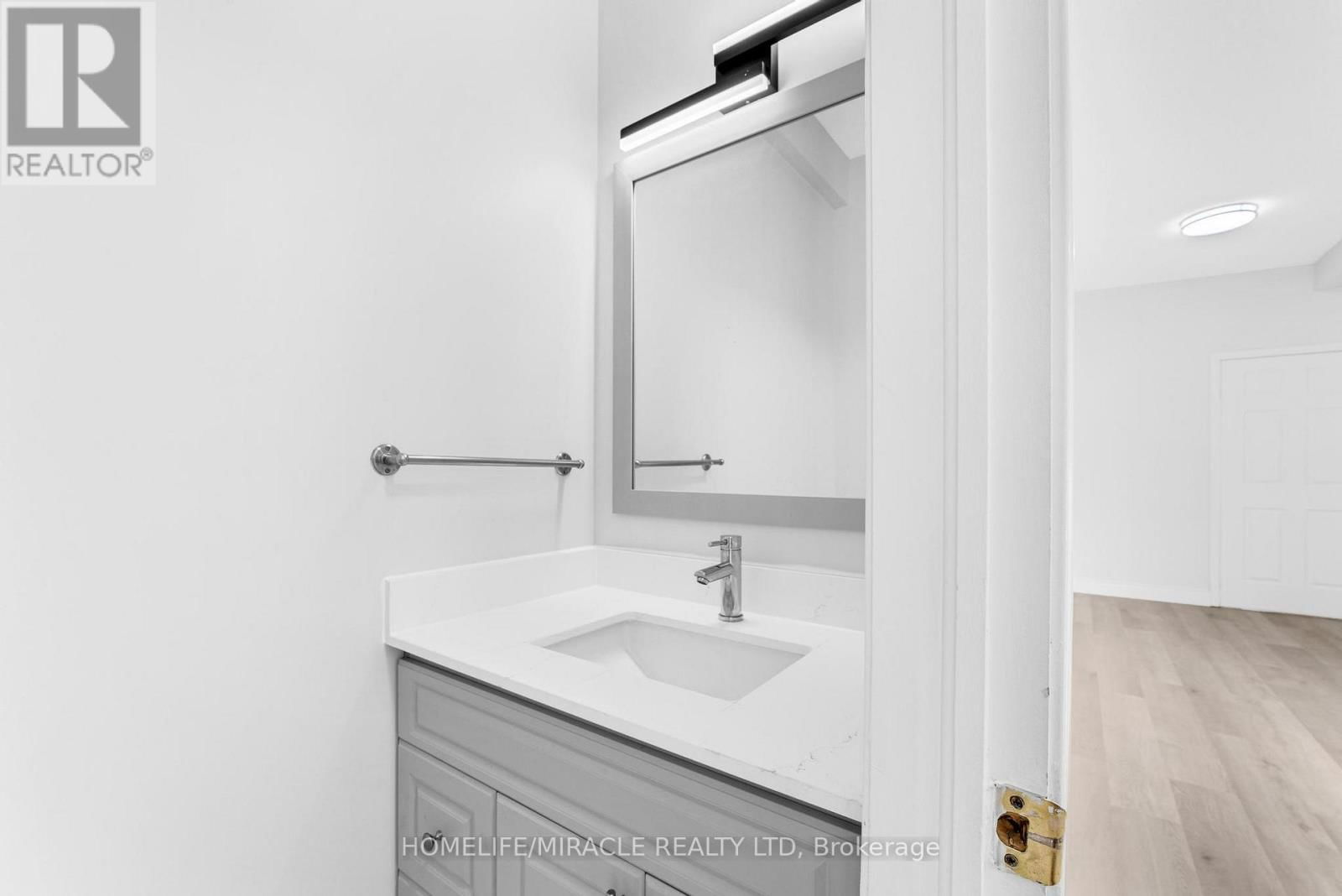 120 JANSEN AVENUE Image 15