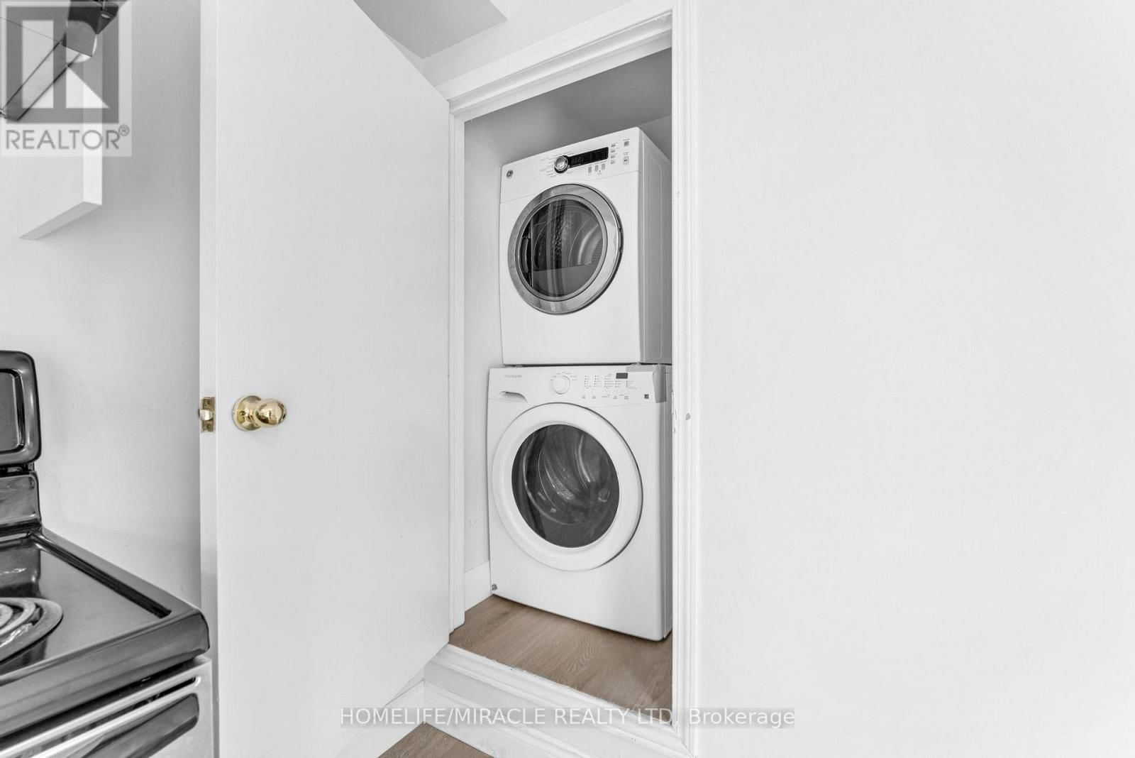 120 JANSEN AVENUE Image 16
