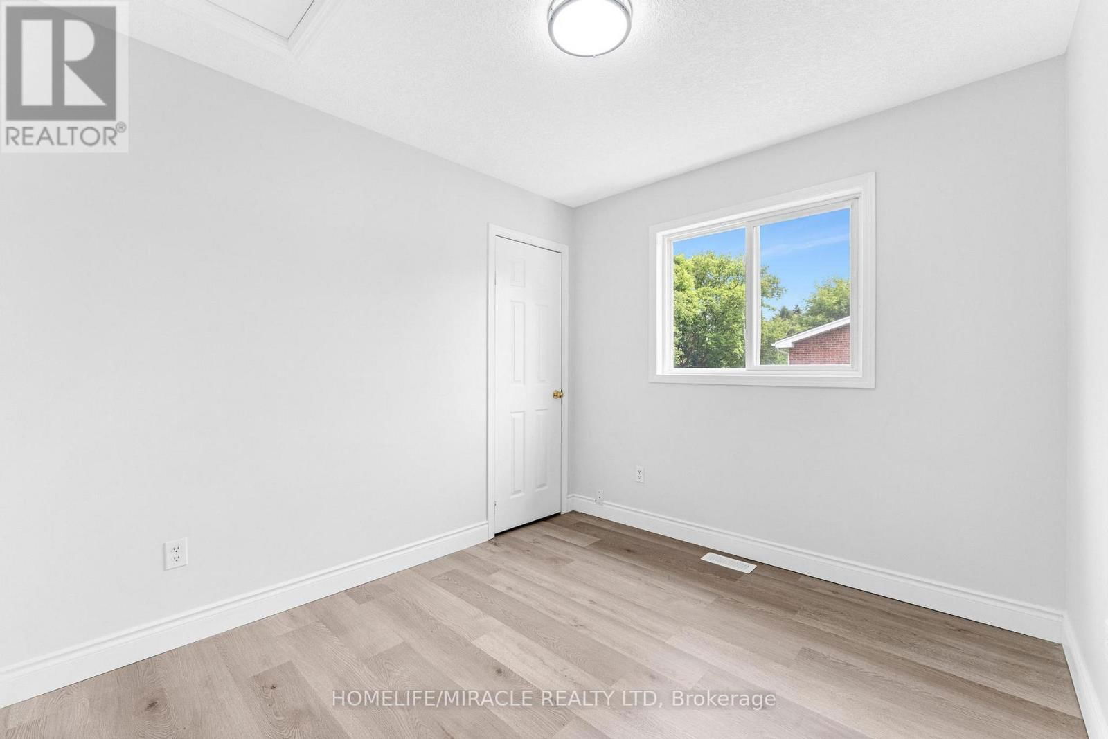 120 JANSEN AVENUE Image 17