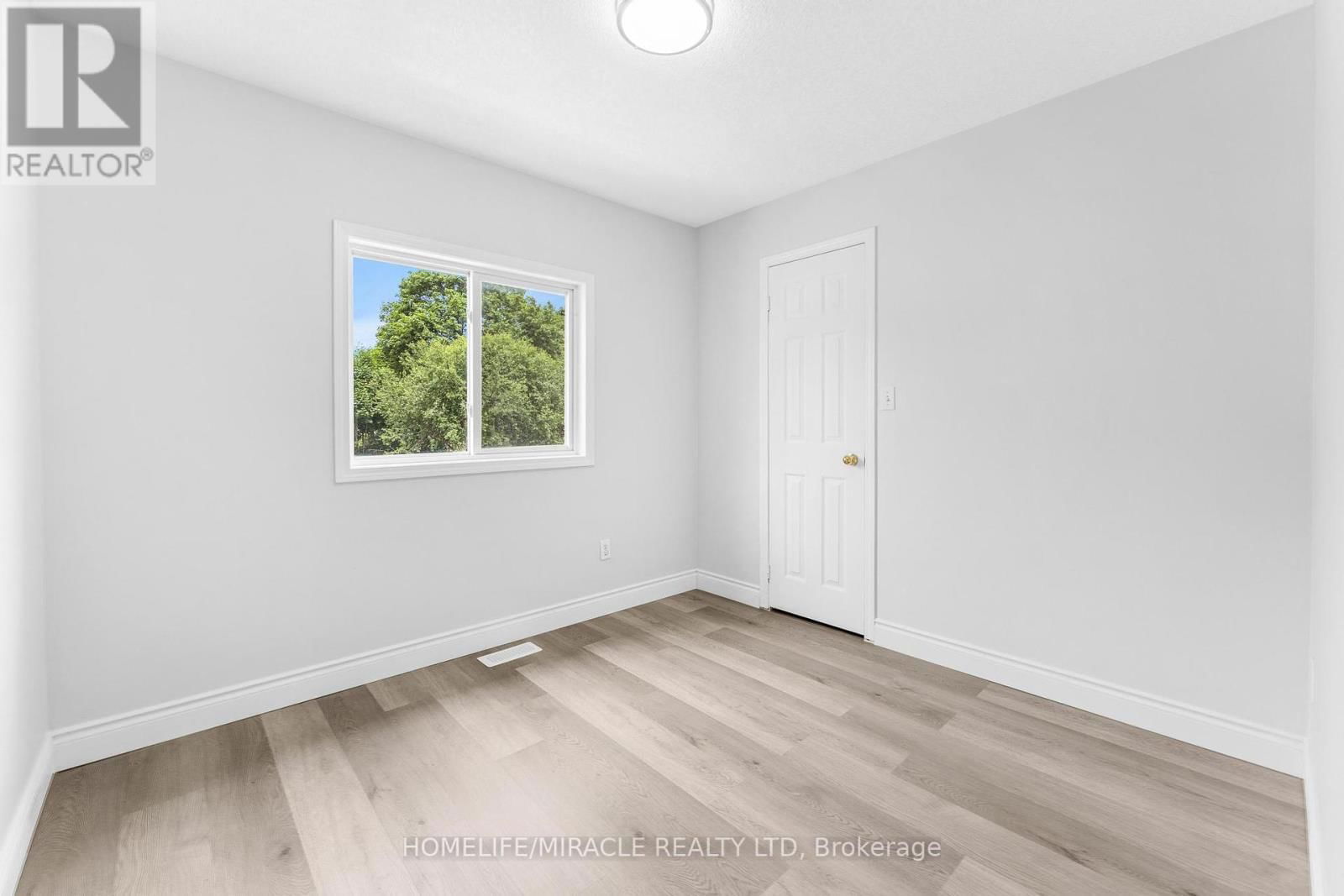 120 JANSEN AVENUE Image 18