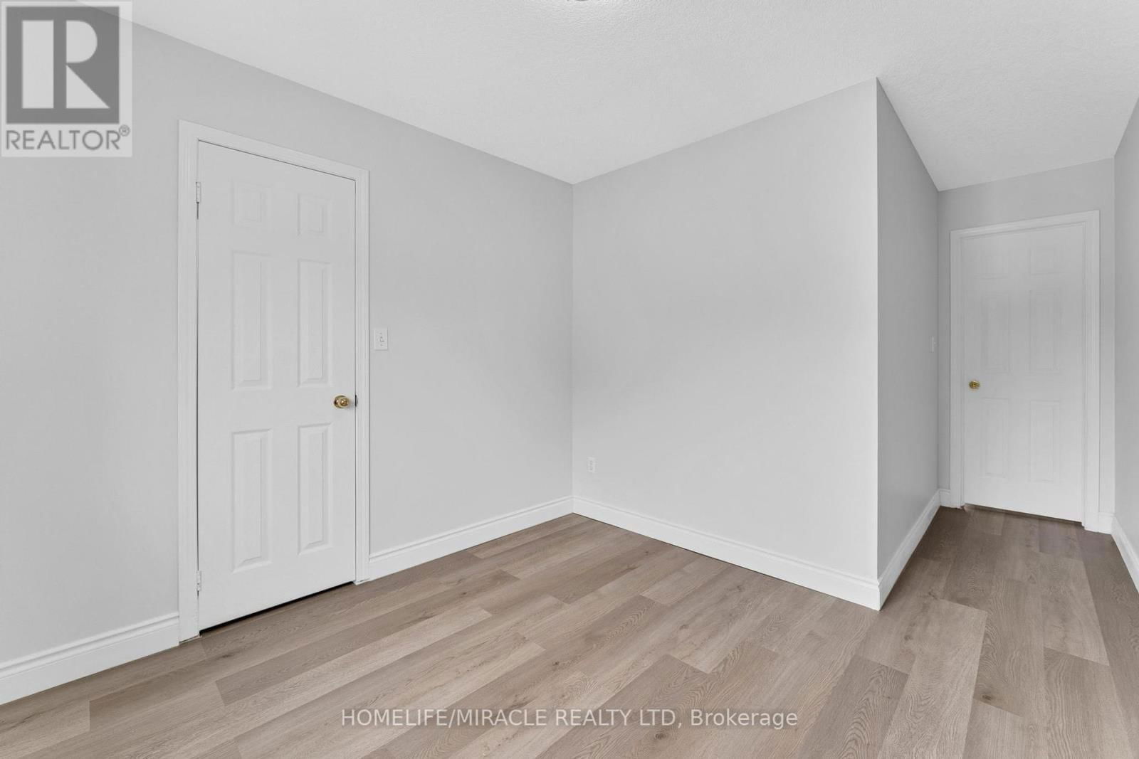 120 JANSEN AVENUE Image 19