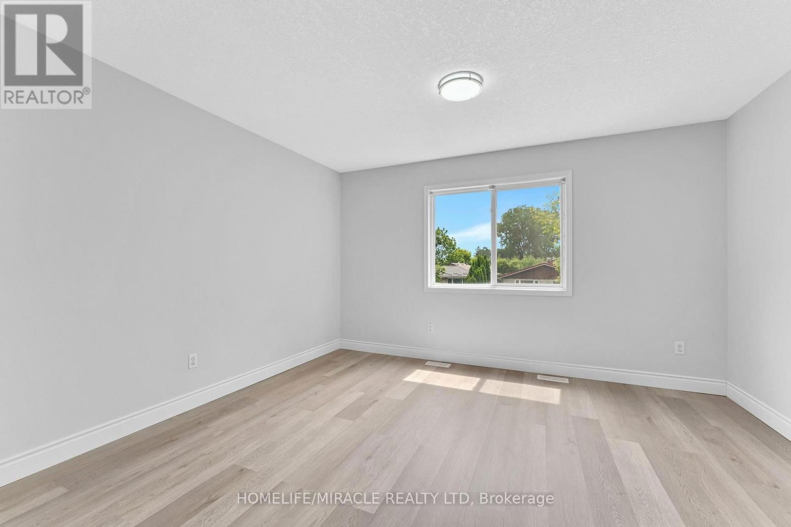120 JANSEN AVENUE Image 20