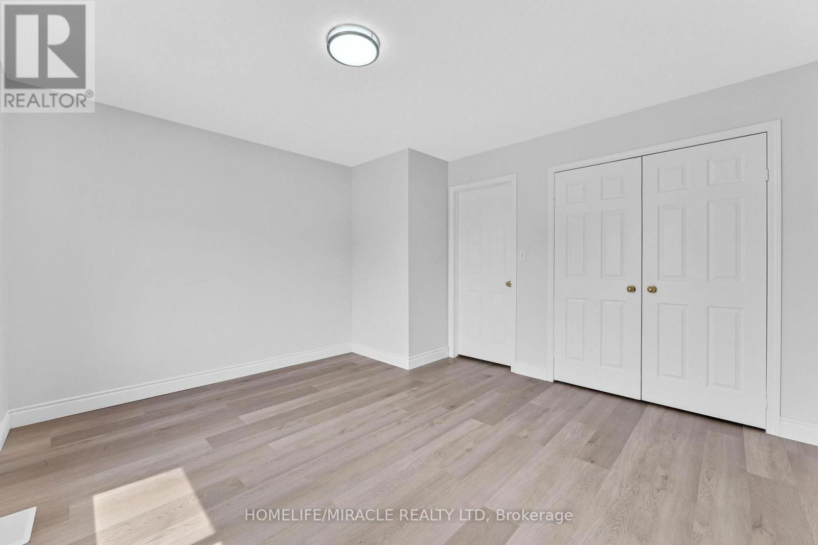 120 JANSEN AVENUE Image 21