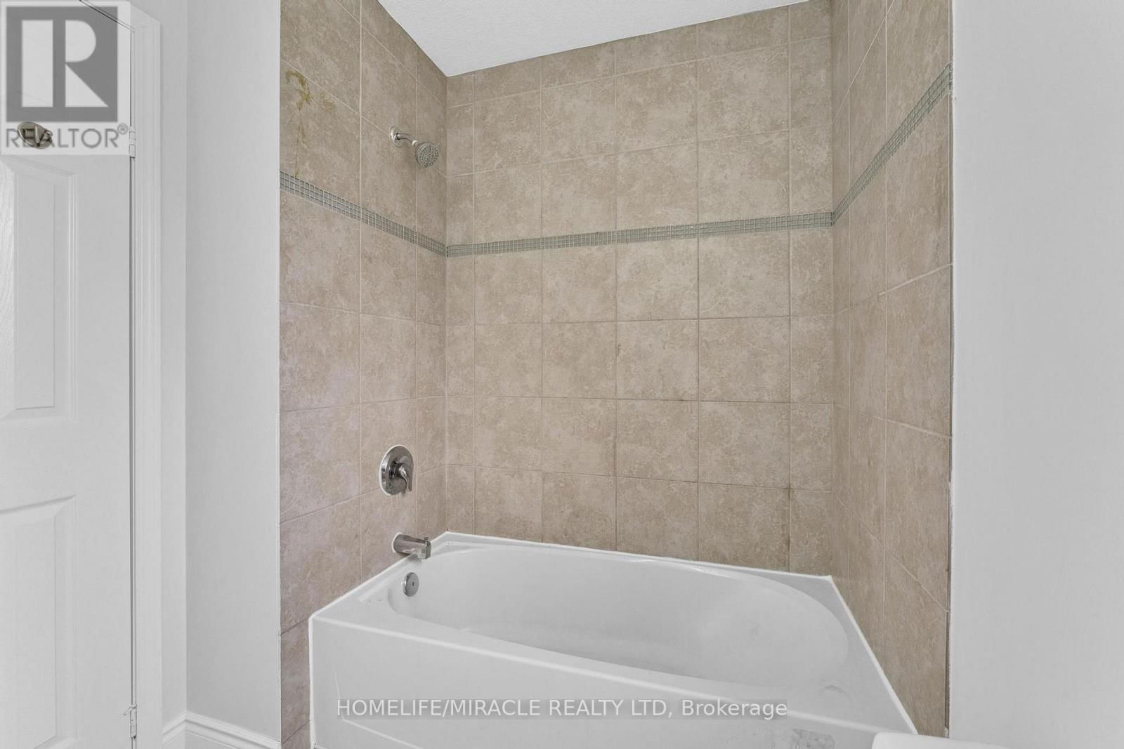 120 JANSEN AVENUE Image 23