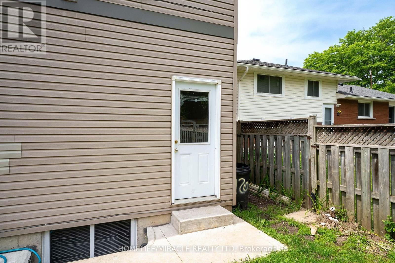 120 JANSEN AVENUE Image 24