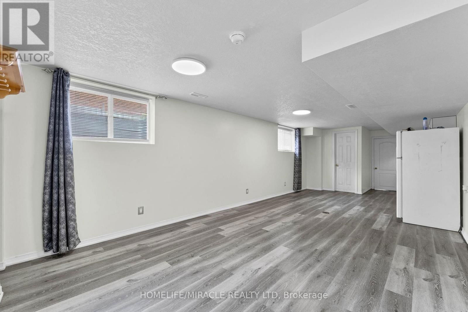 120 JANSEN AVENUE Image 26