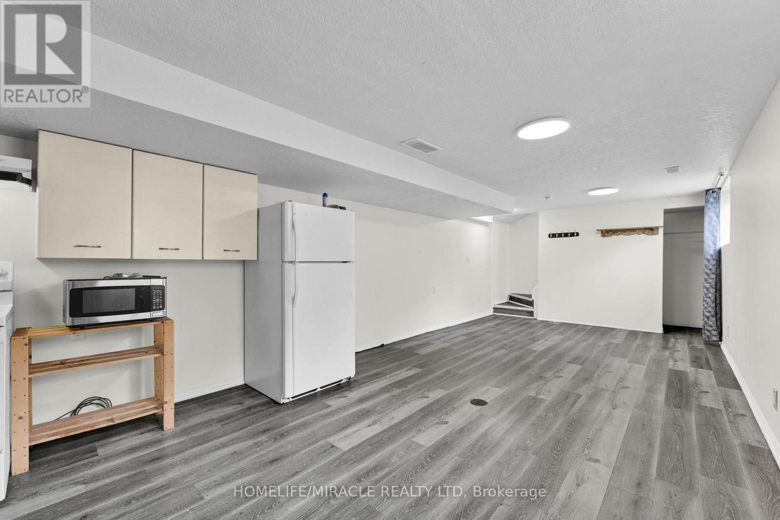 120 JANSEN AVENUE Image 27
