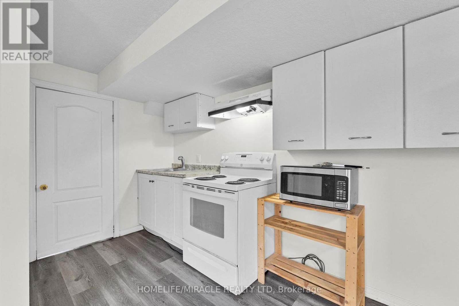 120 JANSEN AVENUE Image 28