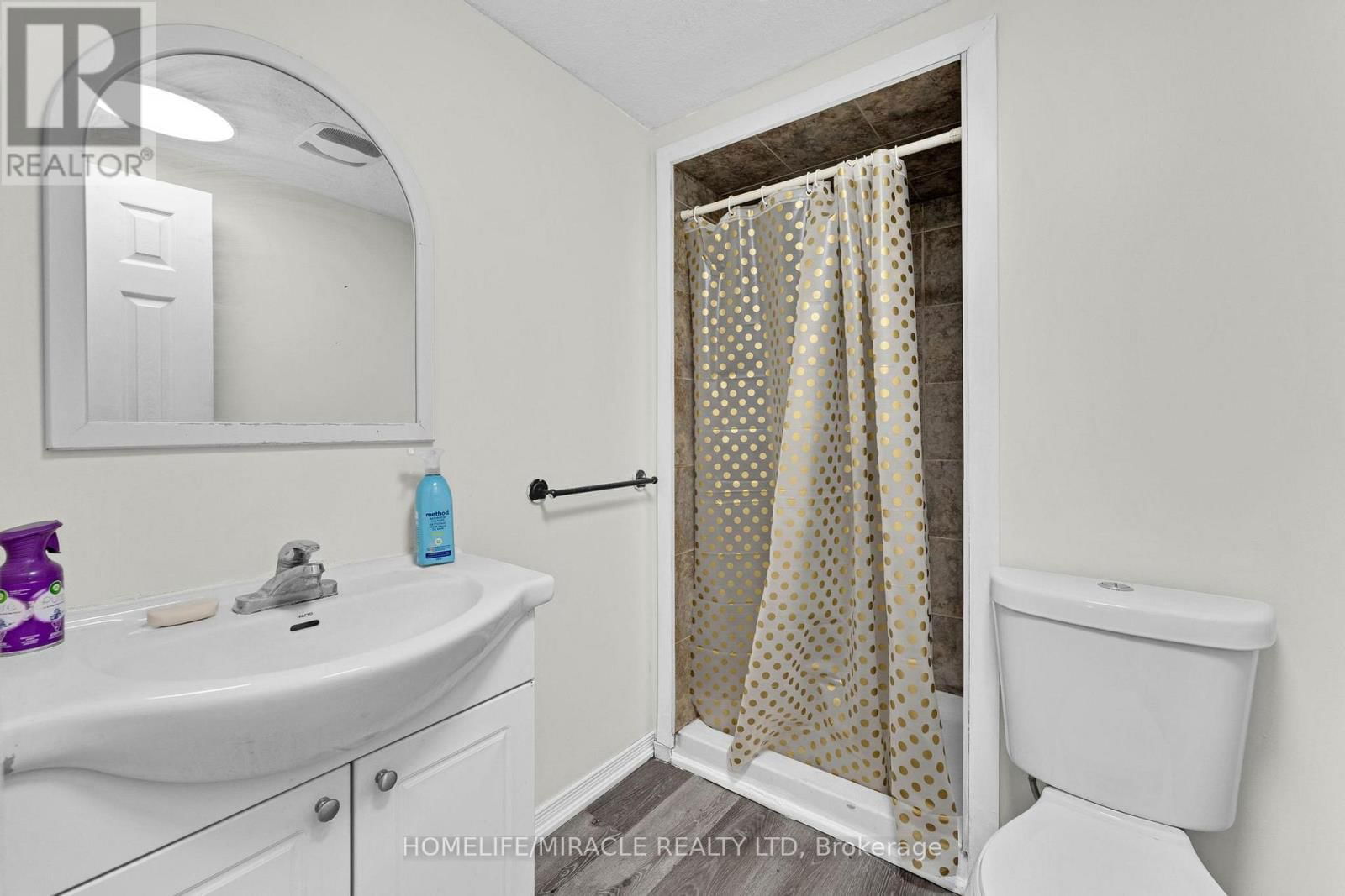 120 JANSEN AVENUE Image 29