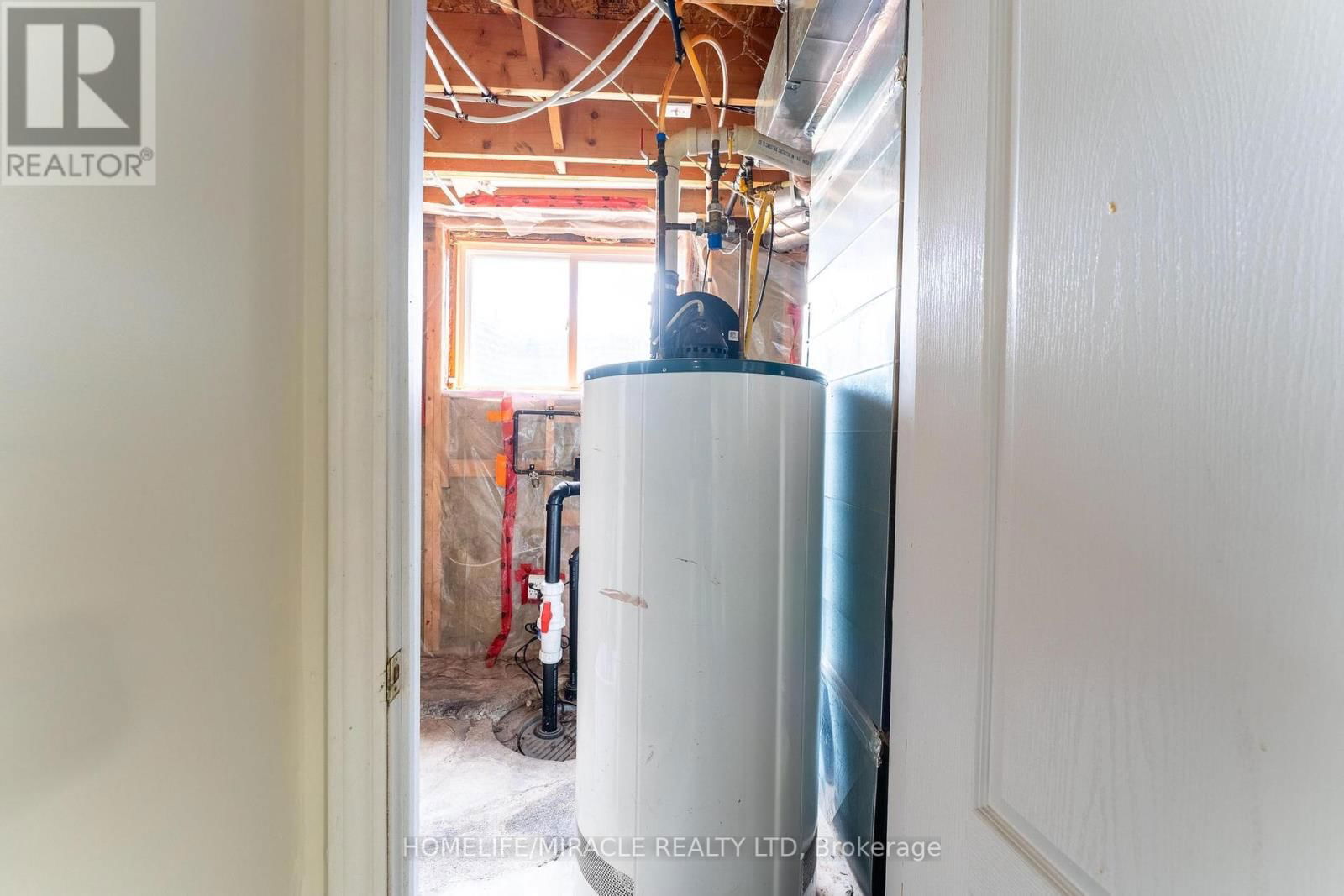 120 JANSEN AVENUE Image 30