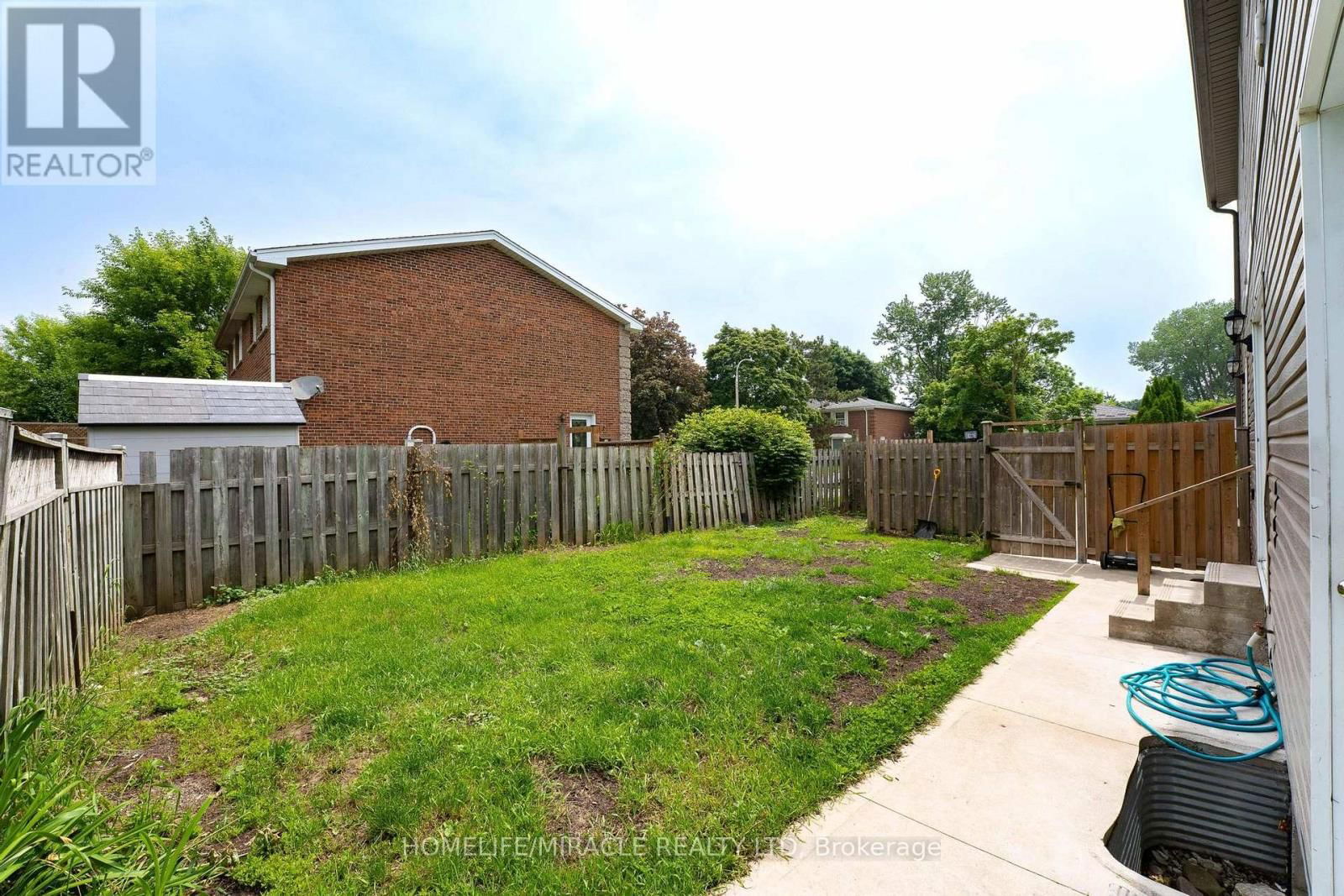 120 JANSEN AVENUE Image 32