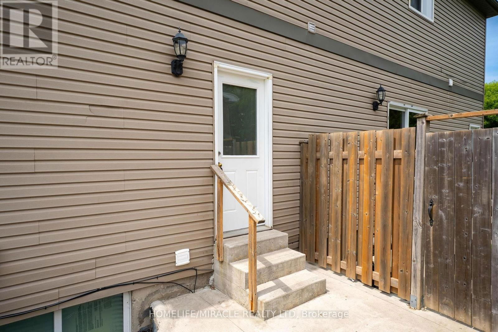 120 JANSEN AVENUE Image 6