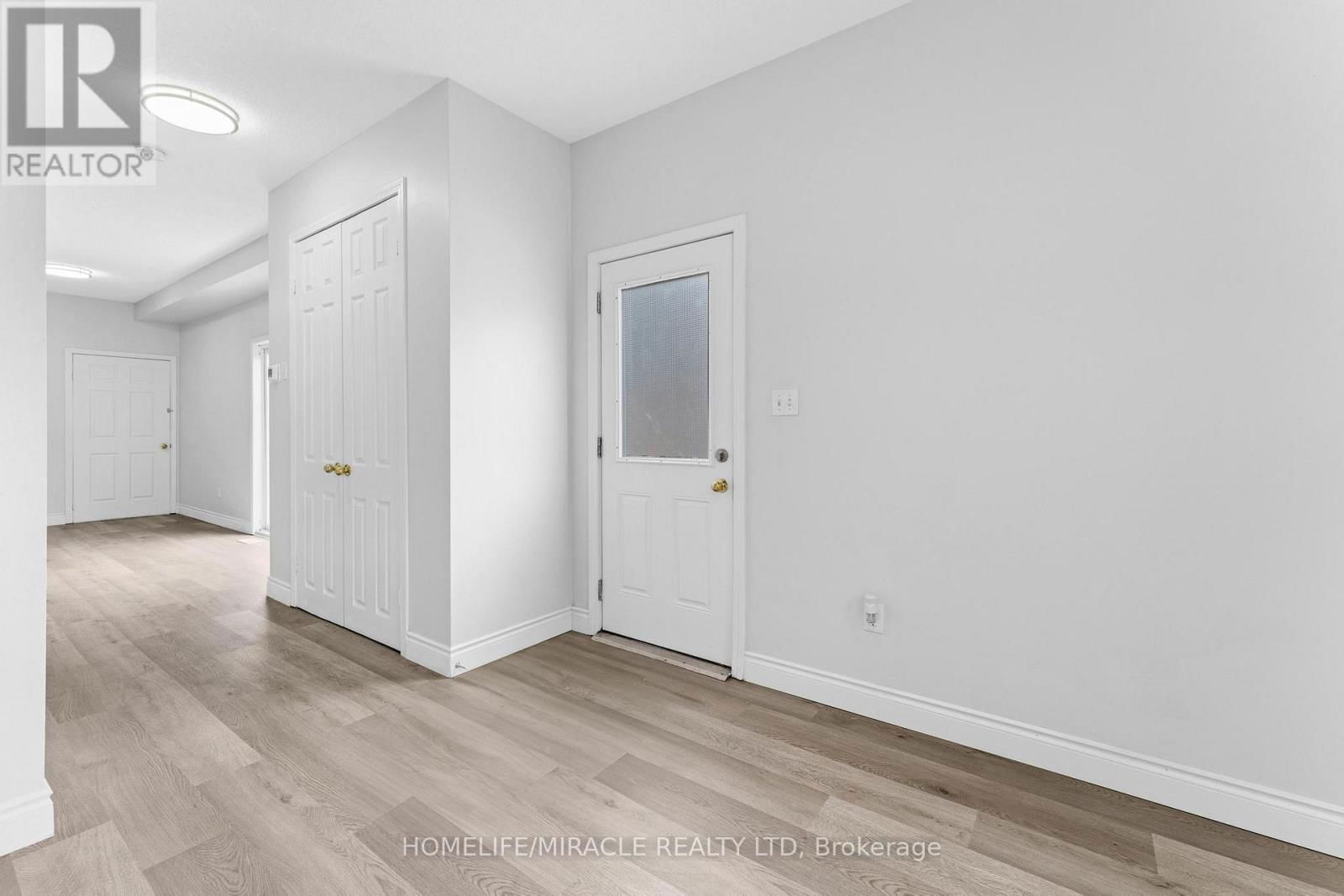 120 JANSEN AVENUE Image 7
