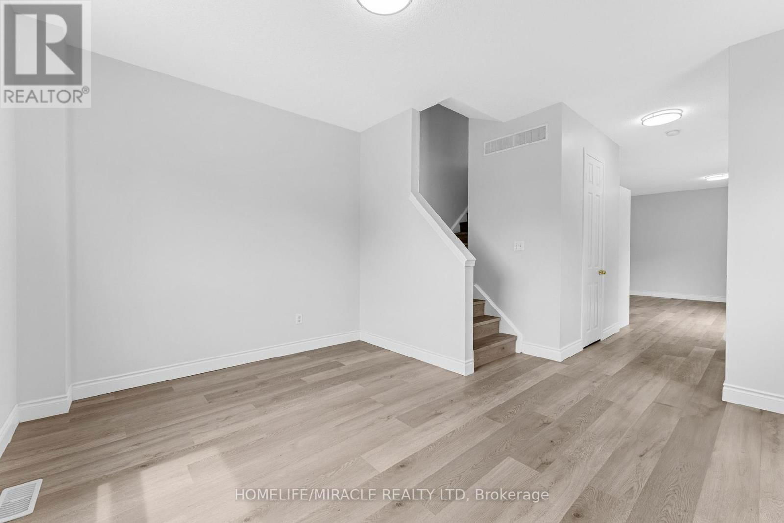 120 JANSEN AVENUE Image 8