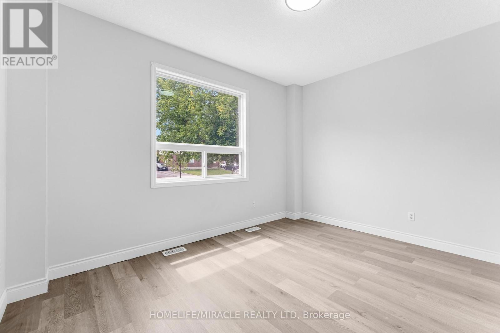 120 JANSEN AVENUE Image 9