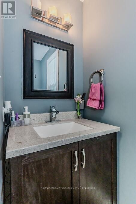 100 ACORN WAY Image 19