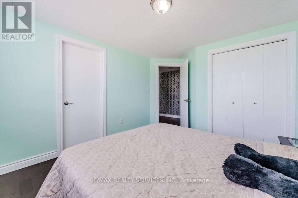 100 ACORN WAY Image 21