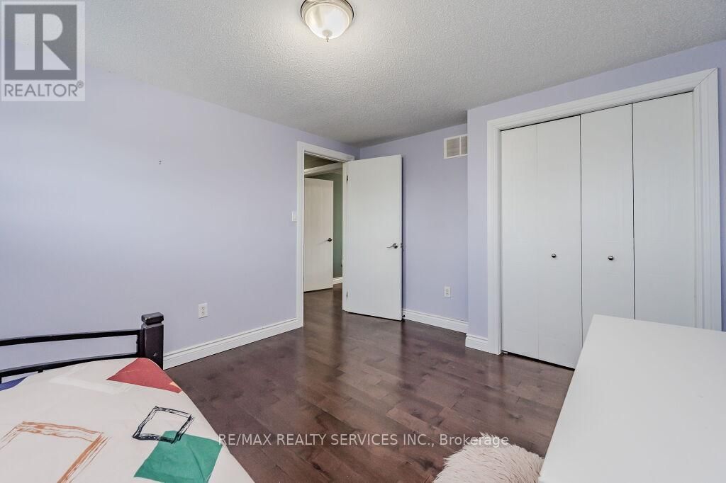 100 ACORN WAY Image 23
