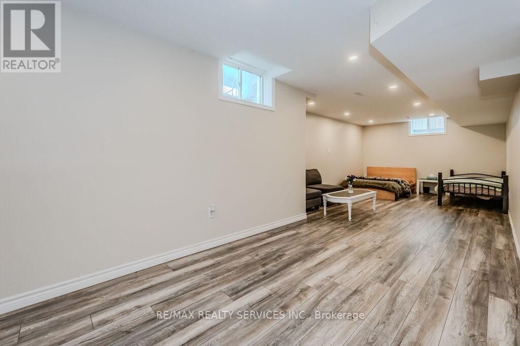 100 ACORN WAY Image 30