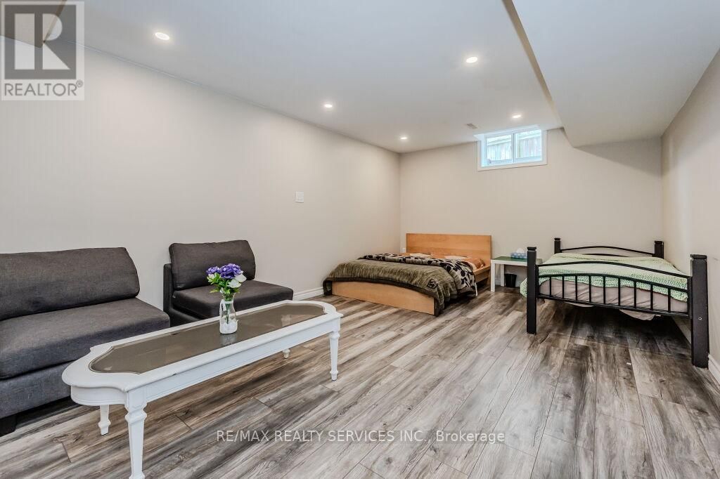 100 ACORN WAY Image 31