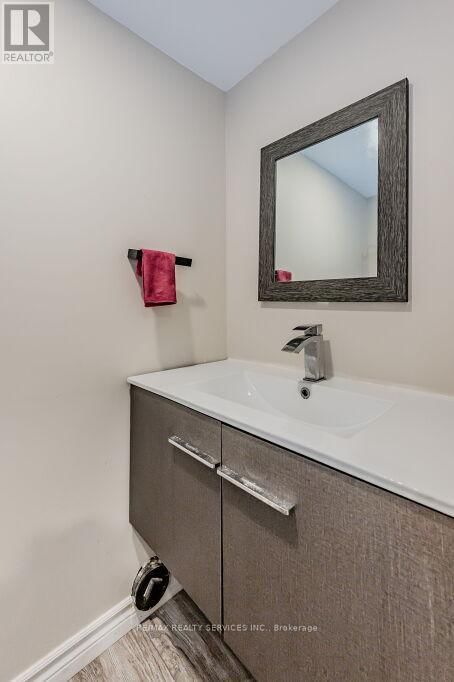 100 ACORN WAY Image 34