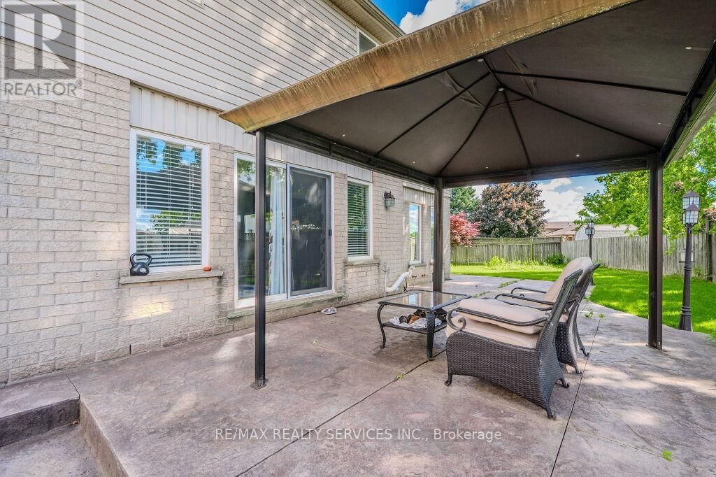 100 ACORN WAY Image 36