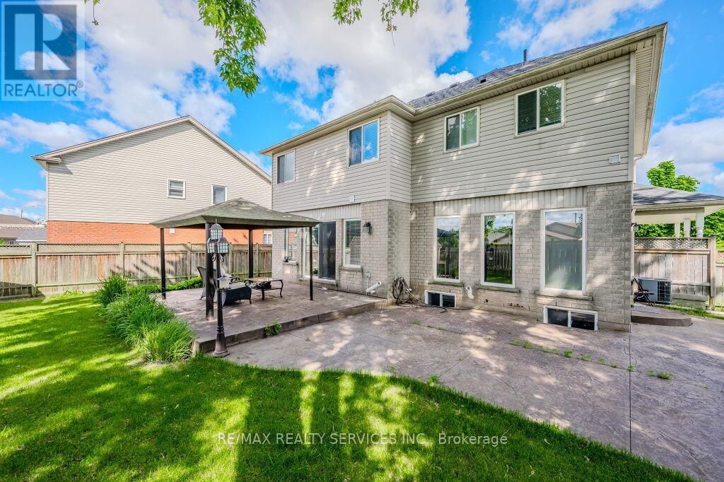 100 ACORN WAY Image 39