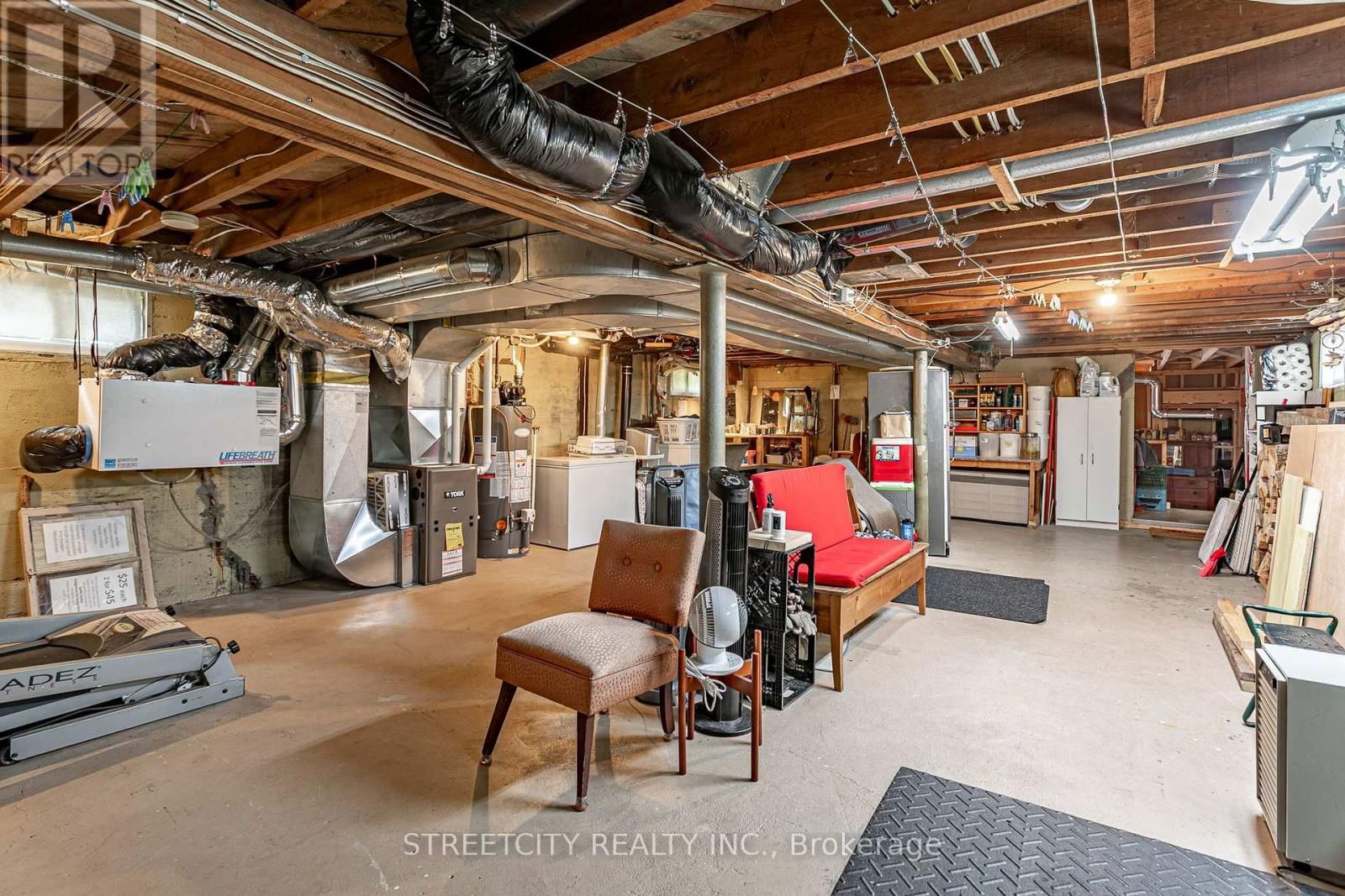 137 ERIE STREET Image 20