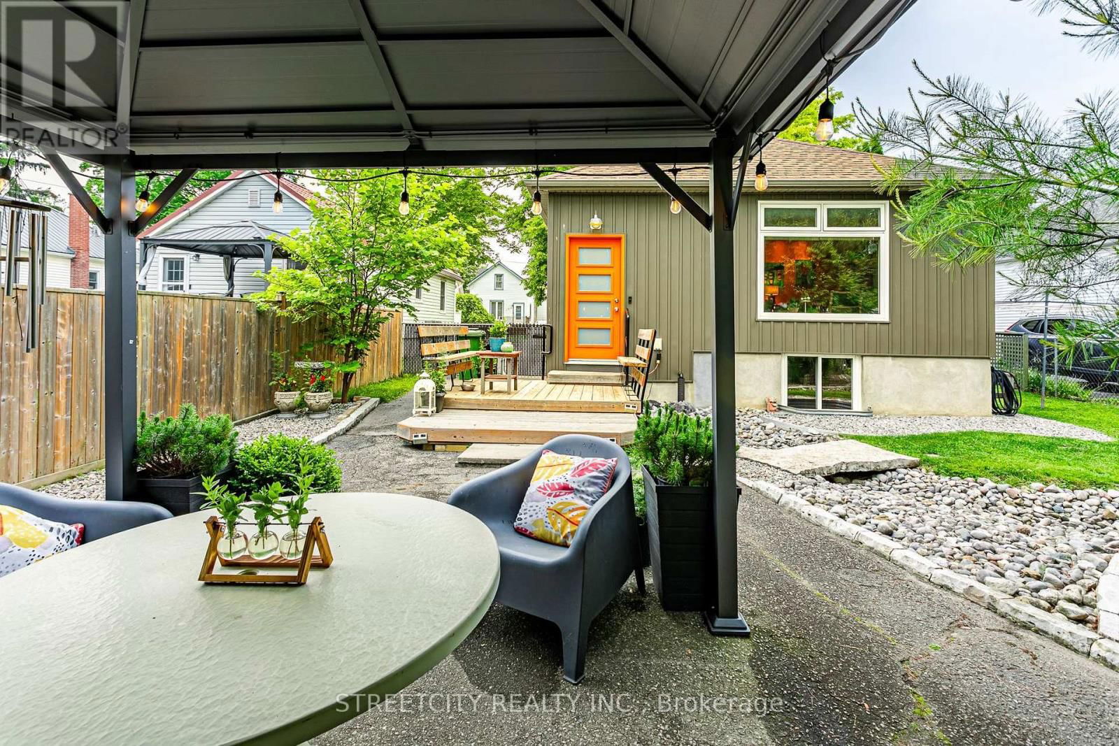 137 ERIE STREET Image 25