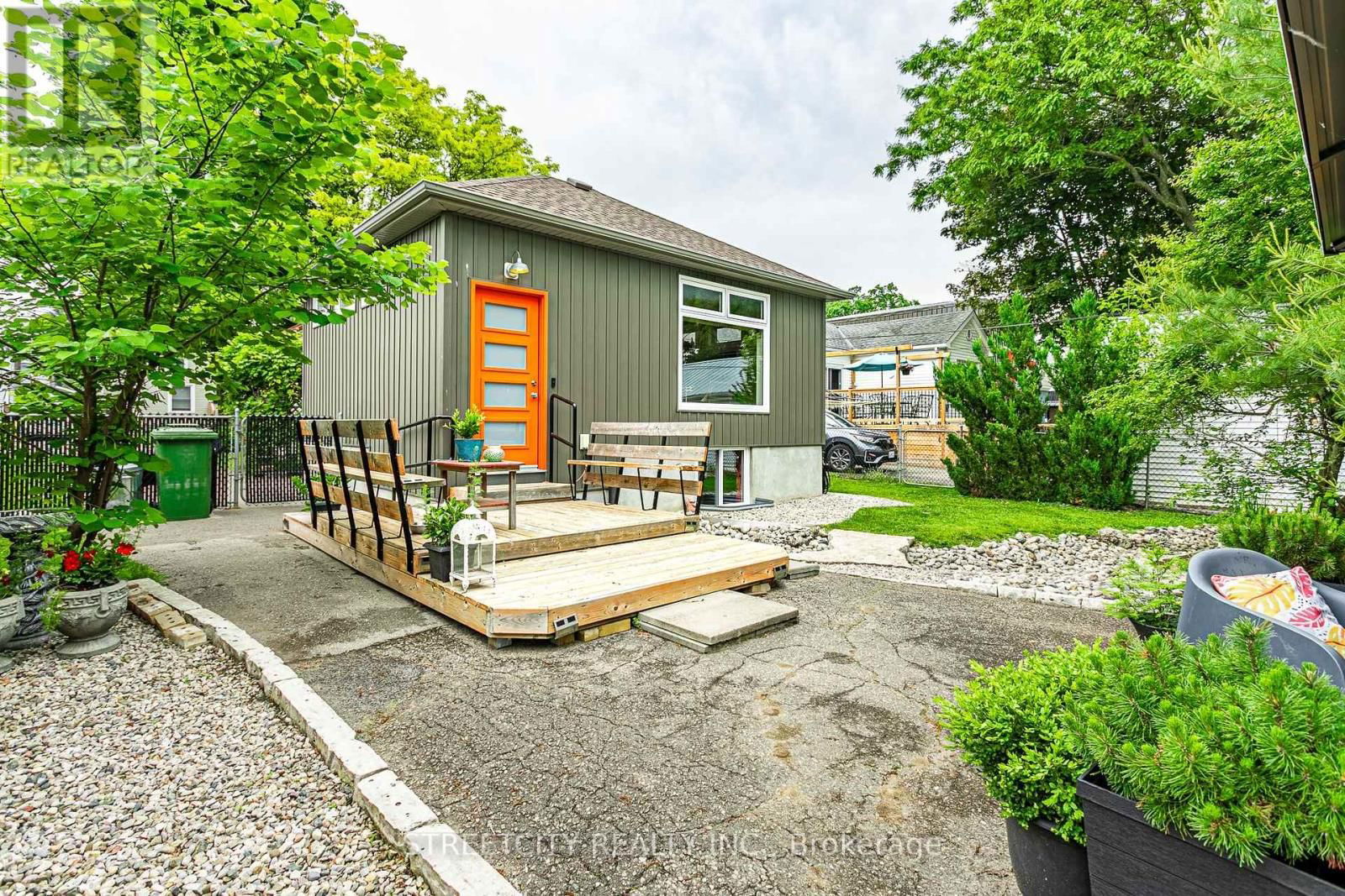 137 ERIE STREET Image 26