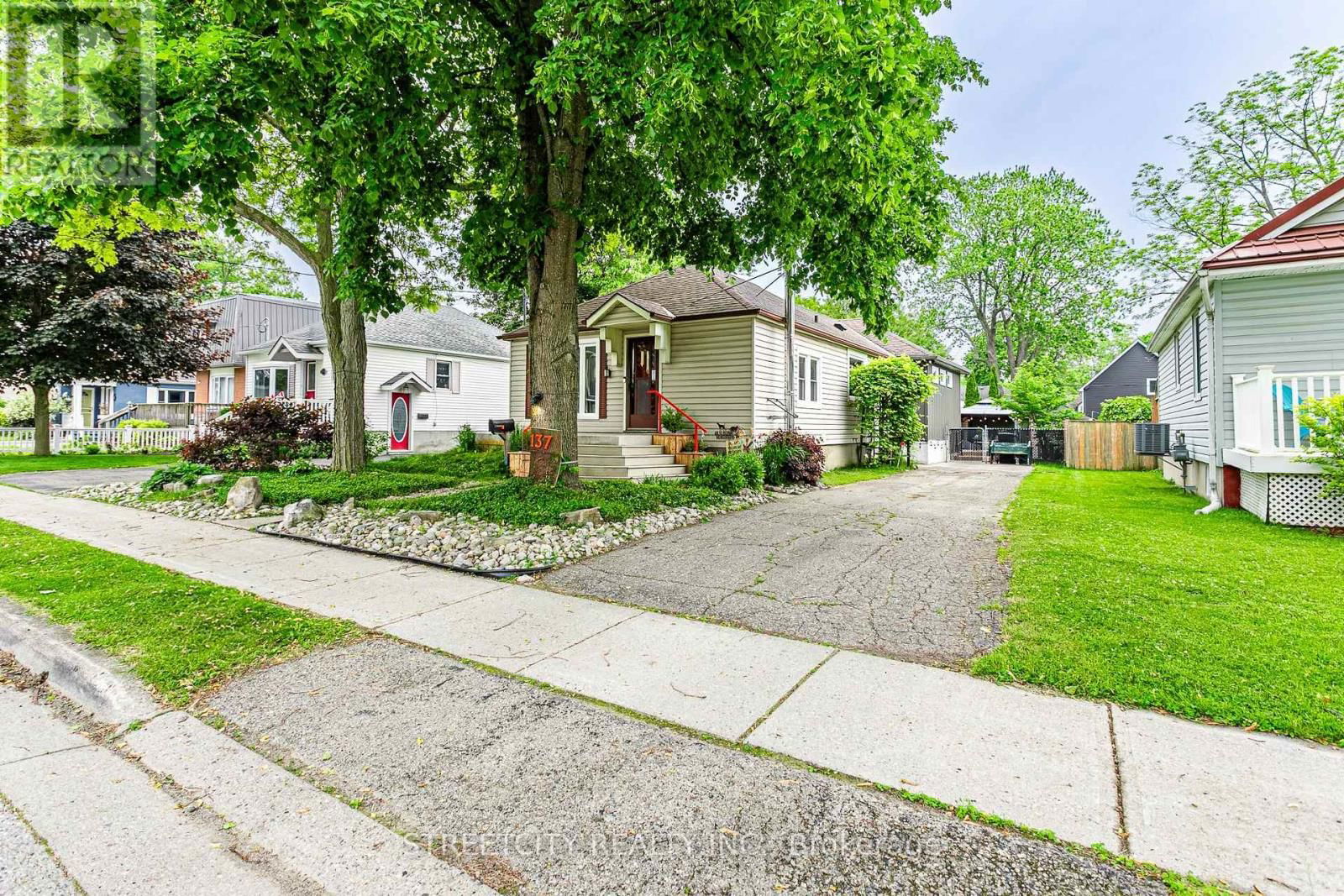 137 ERIE STREET Image 3