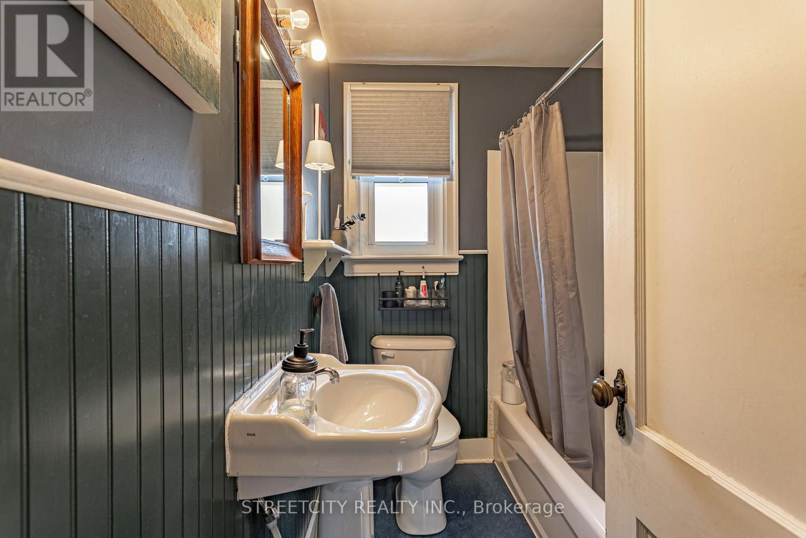 137 ERIE STREET Image 9