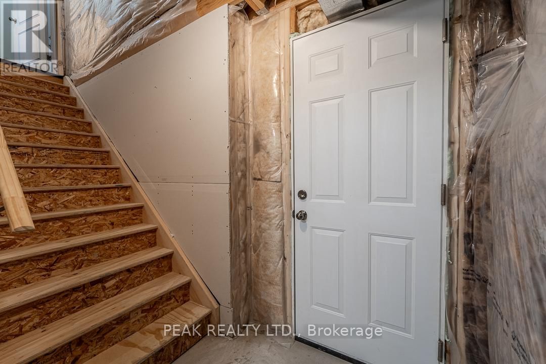 1560 APPLEROCK AVENUE Image 26