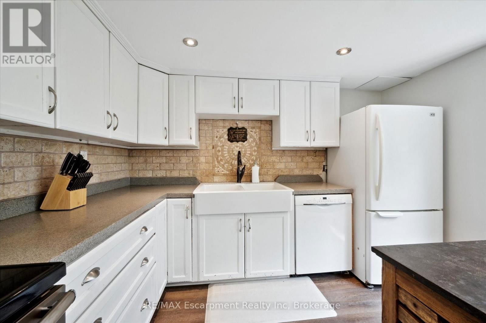 27 NORFOLK AVENUE Image 20