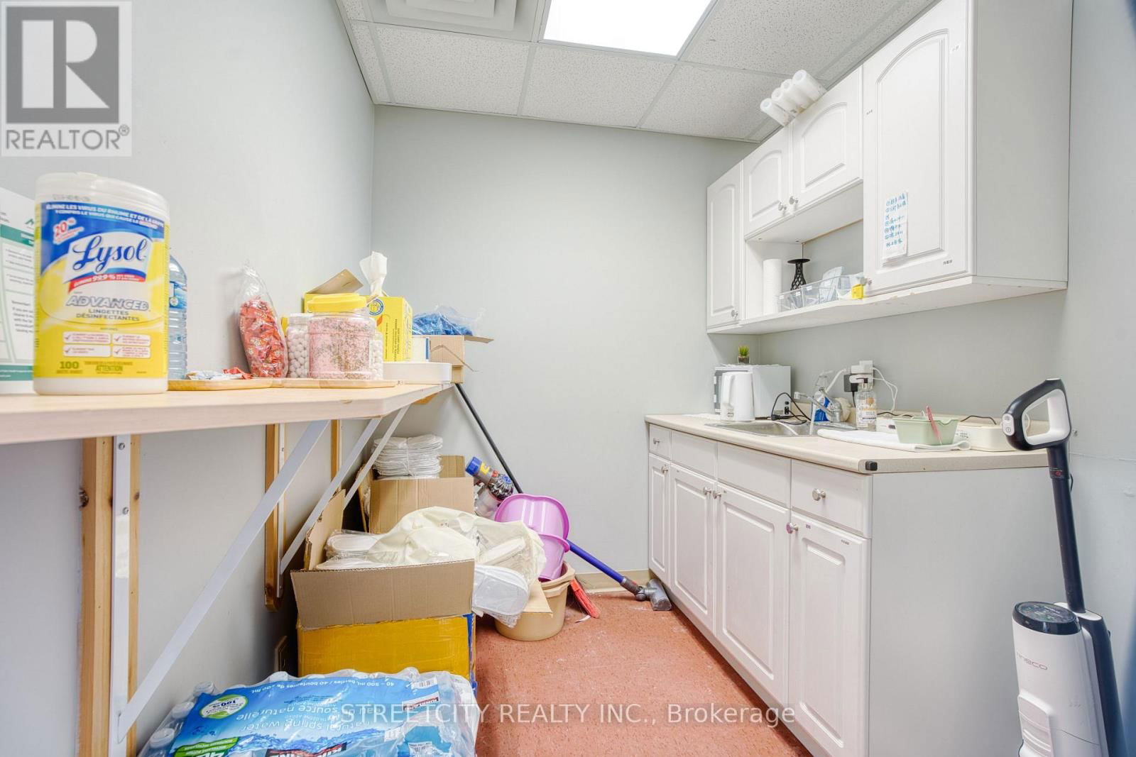 10 - 1385 NORTH ROUTLEDGE PARK Image 15