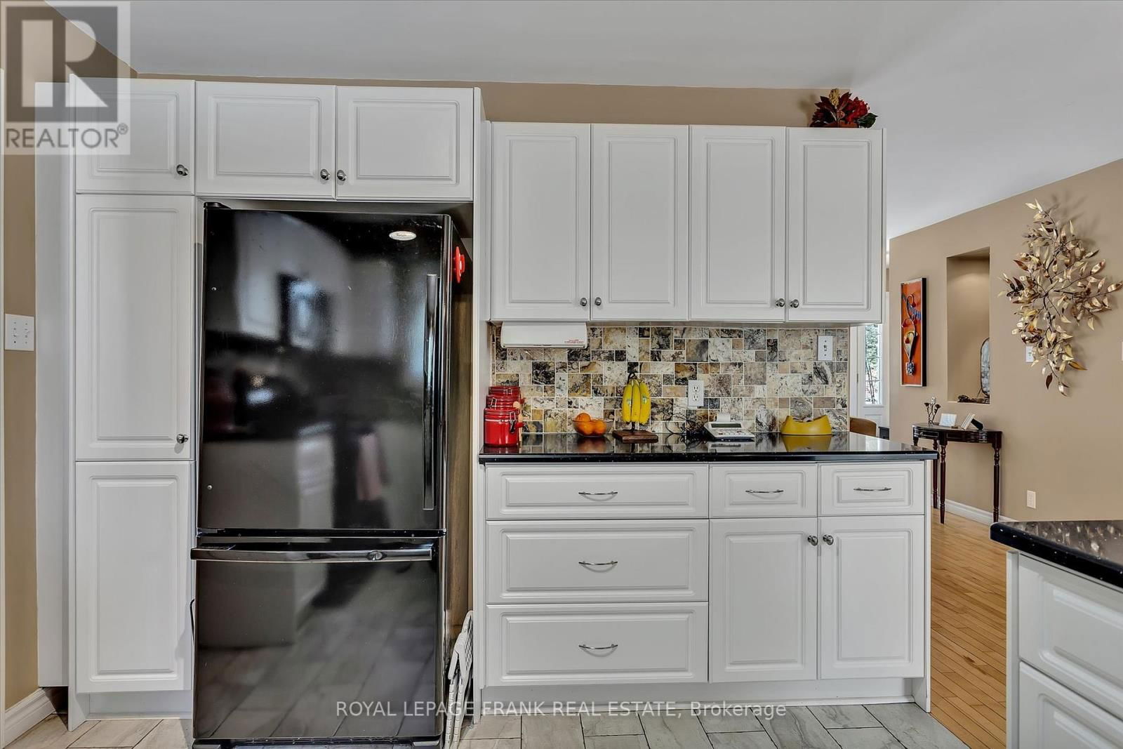 18 EAST BEEHIVE DRIVE Image 17