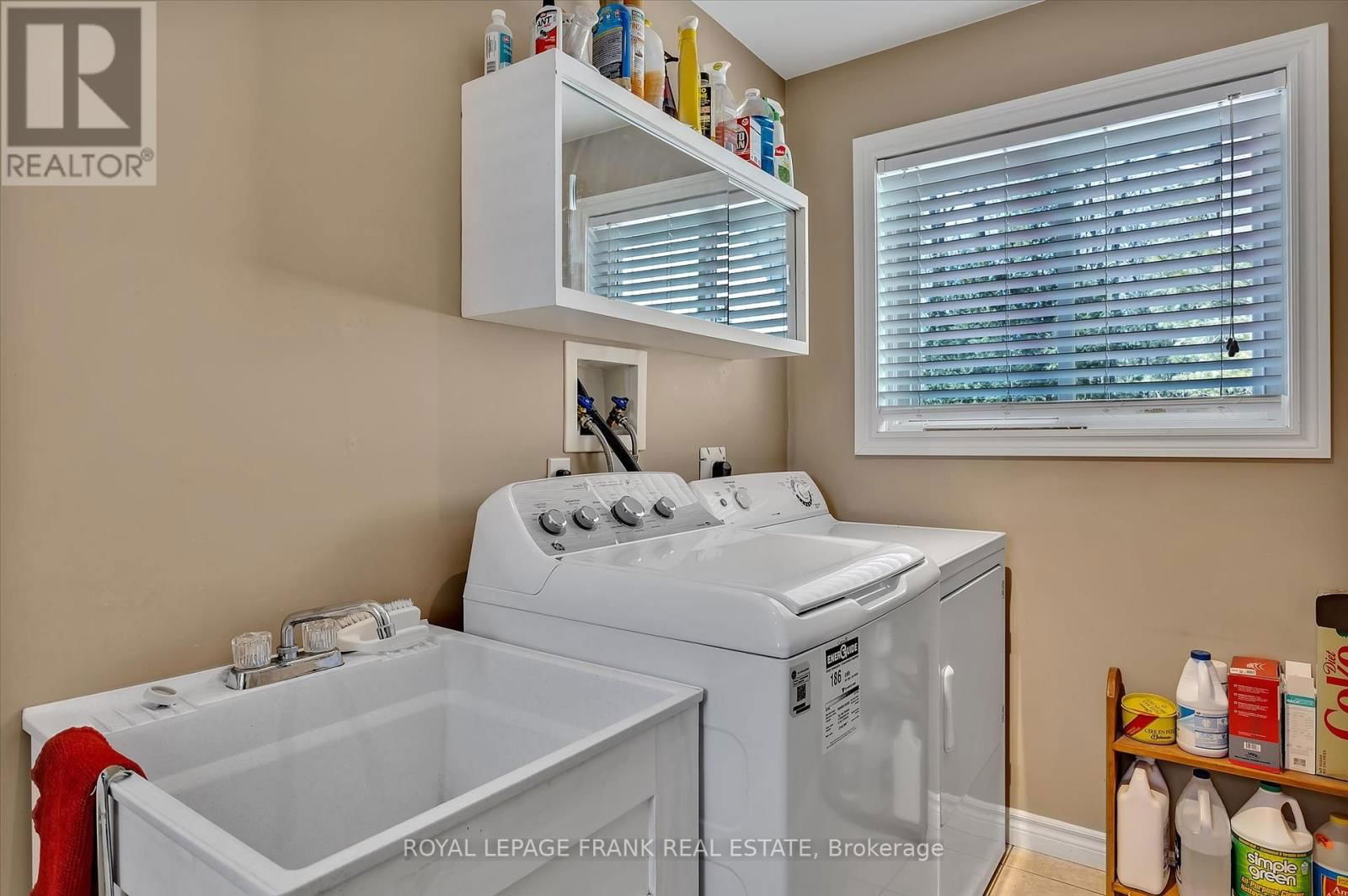 18 EAST BEEHIVE DRIVE Image 18