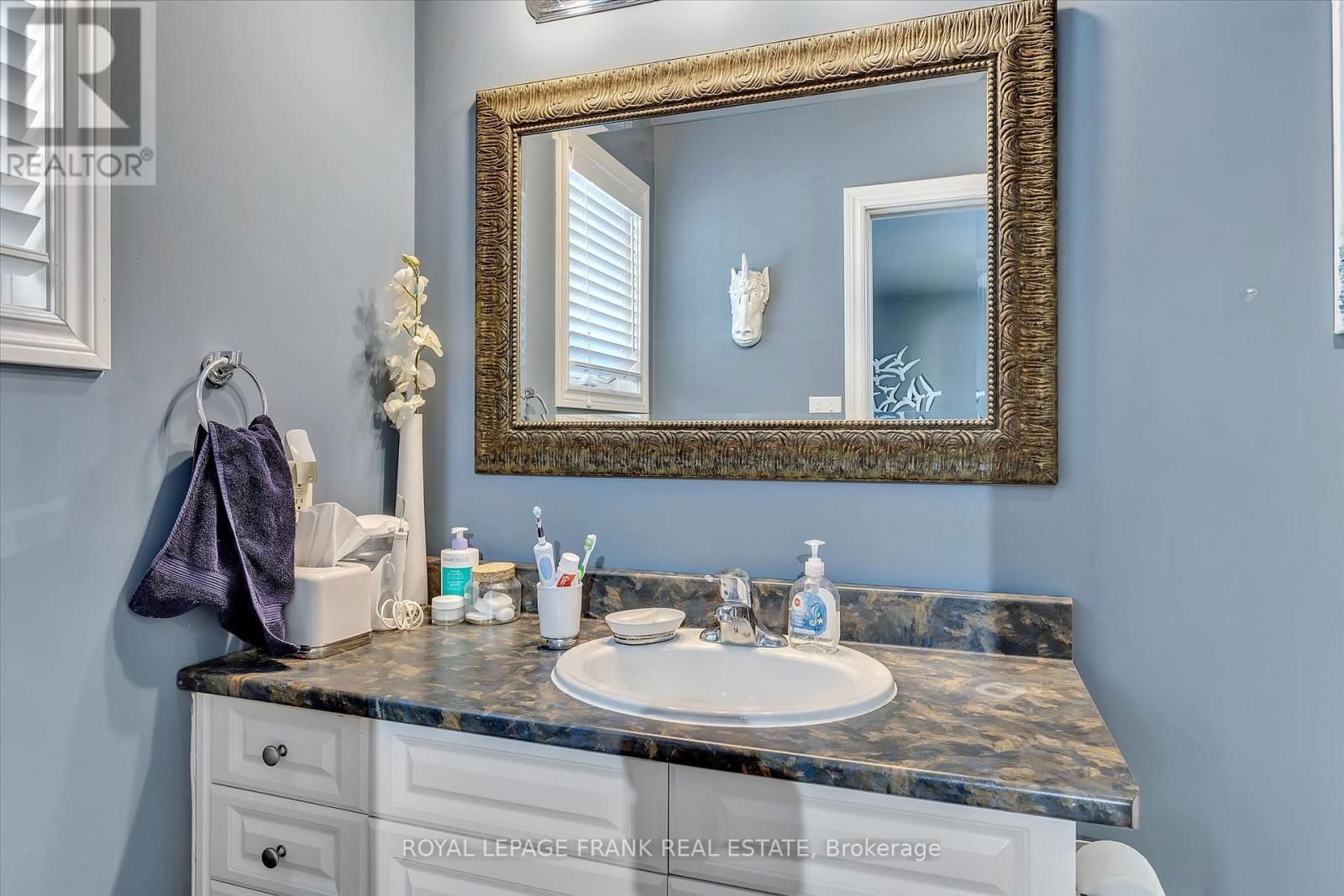 18 EAST BEEHIVE DRIVE Image 23