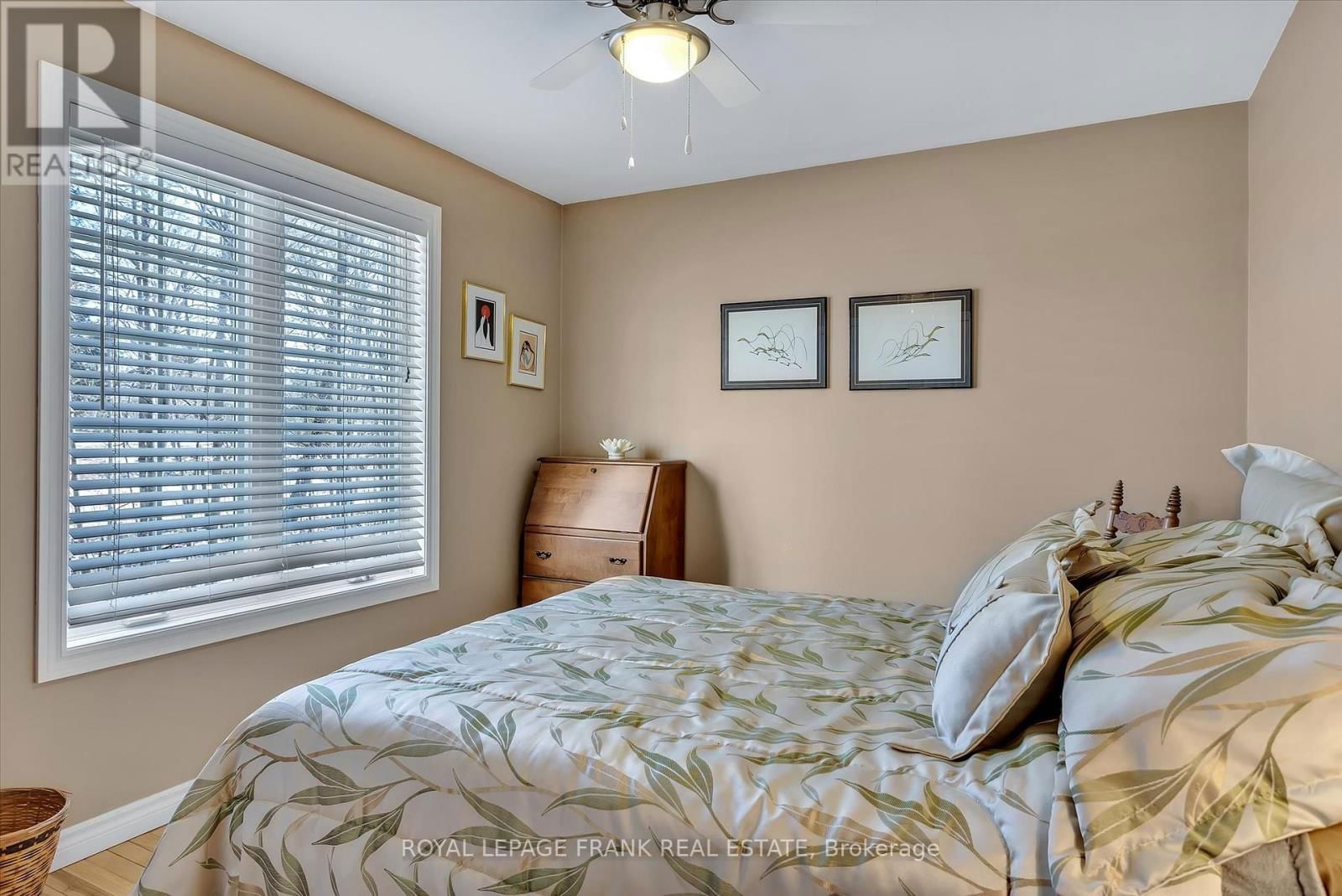 18 EAST BEEHIVE DRIVE Image 25