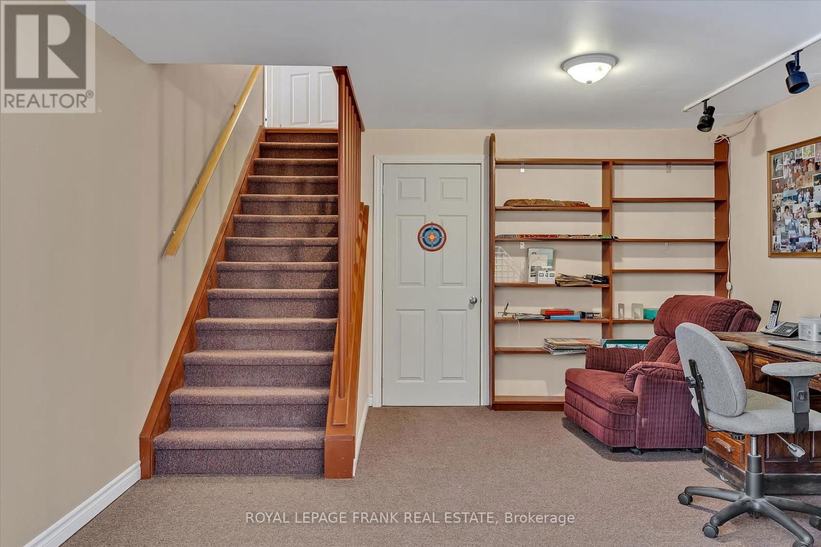 18 EAST BEEHIVE DRIVE Image 29