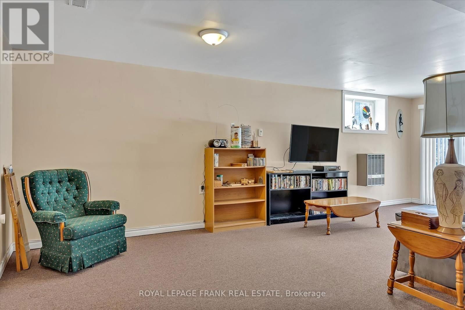 18 EAST BEEHIVE DRIVE Image 31