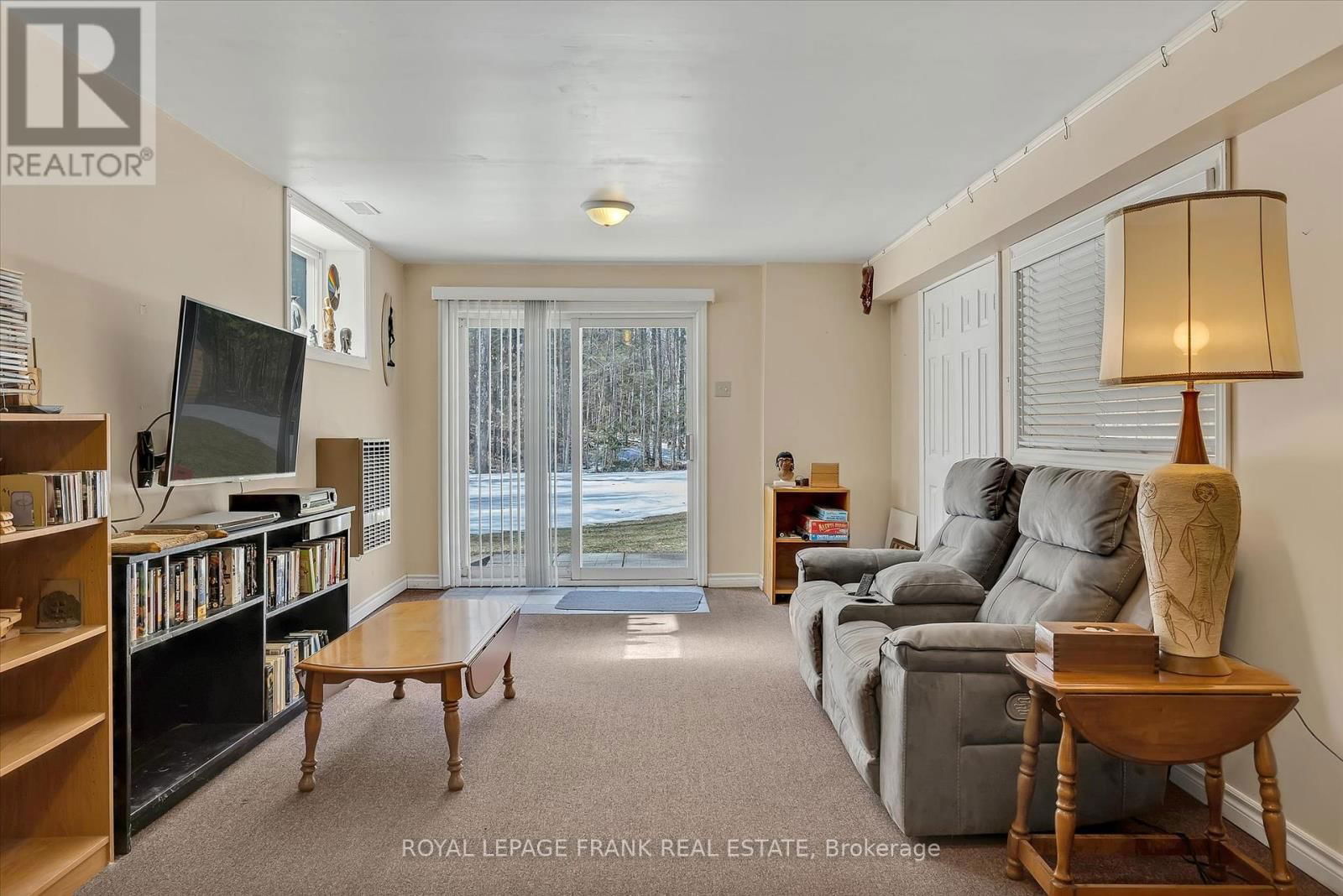 18 EAST BEEHIVE DRIVE Image 32
