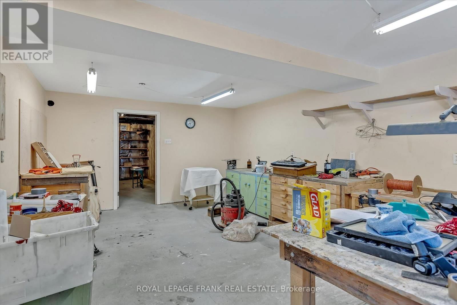 18 EAST BEEHIVE DRIVE Image 34