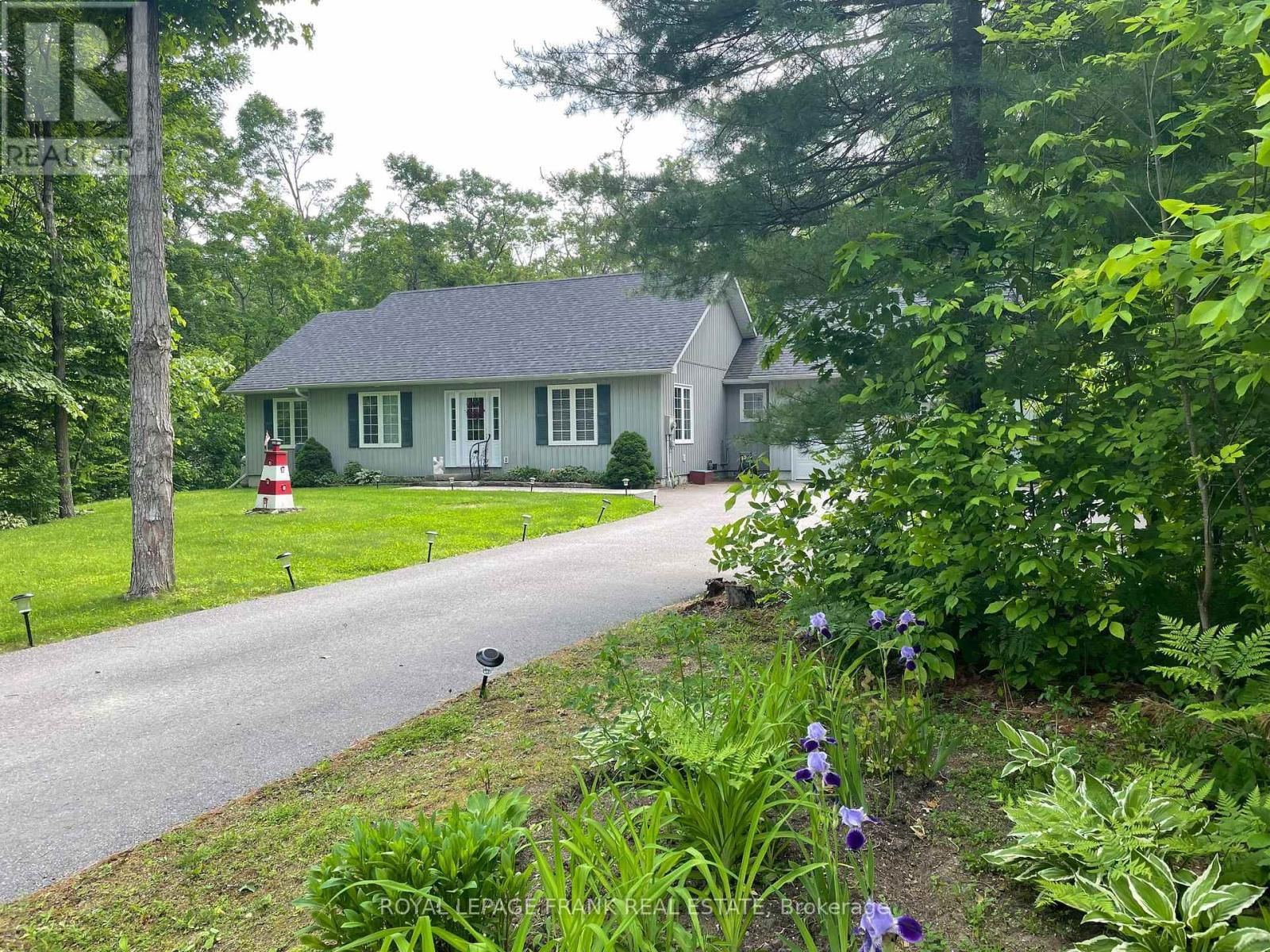 18 EAST BEEHIVE DRIVE Image 40