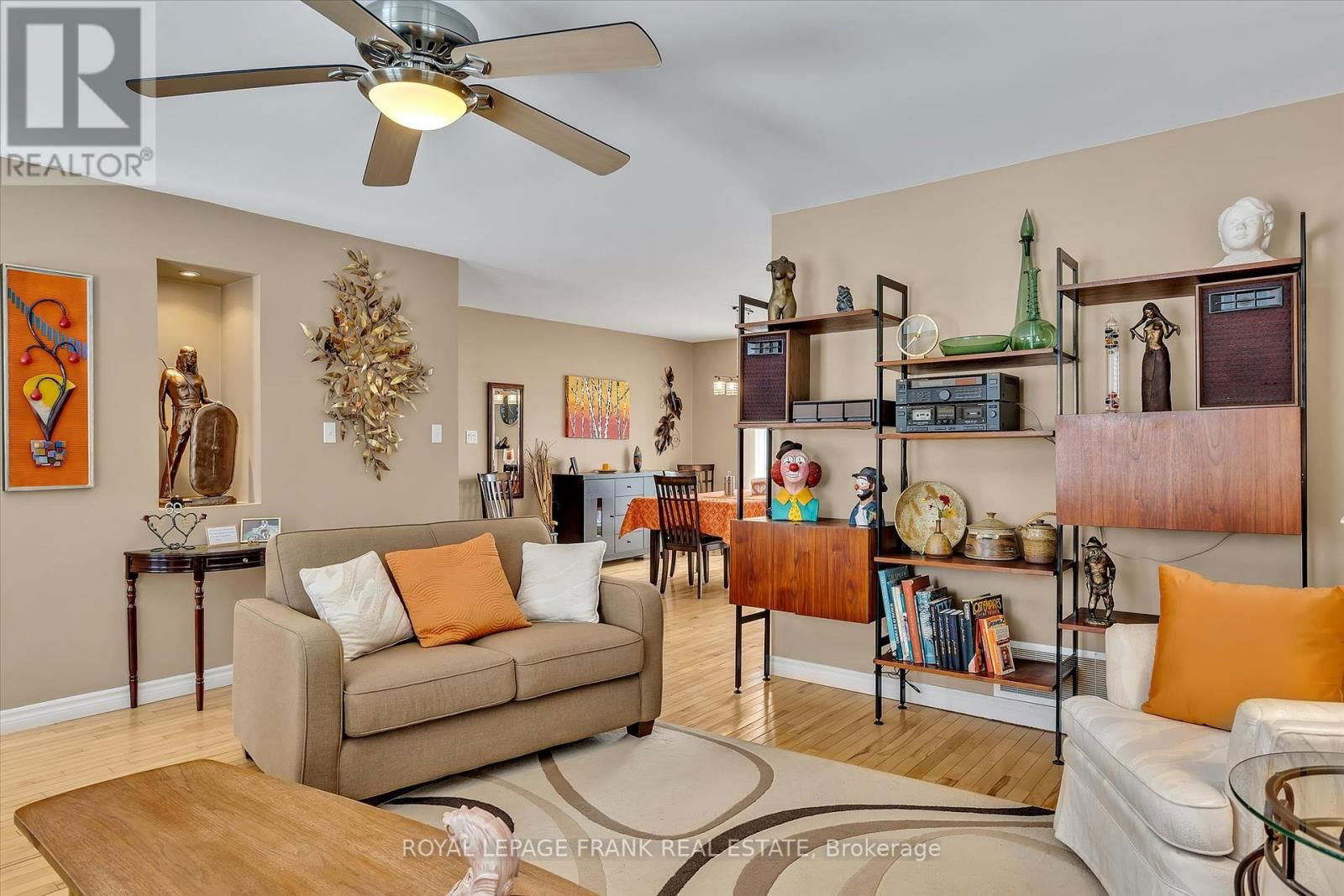 18 EAST BEEHIVE DRIVE Image 9
