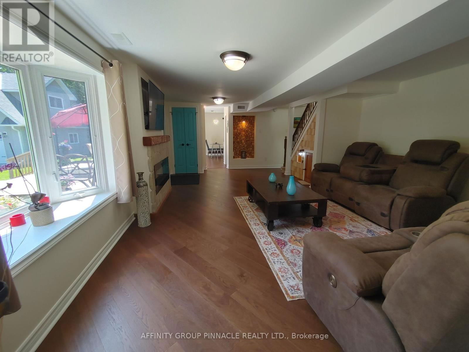 17 SECOND STREET Image 27