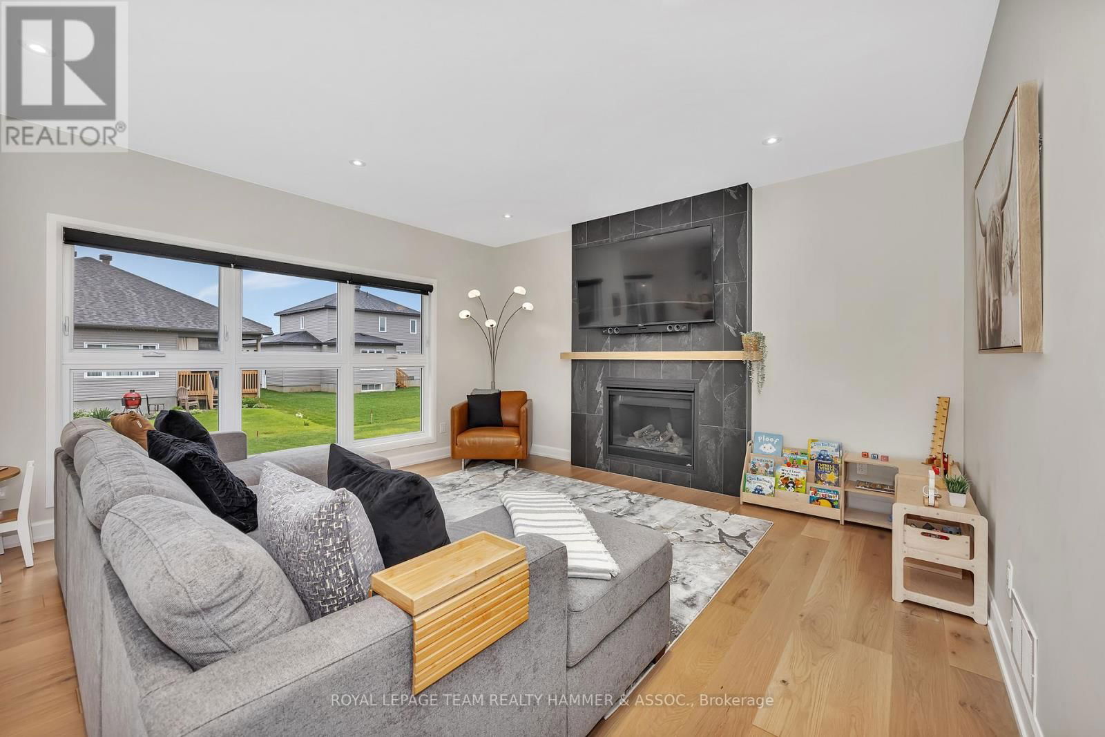 332 MOONLIGHT DRIVE Image 10