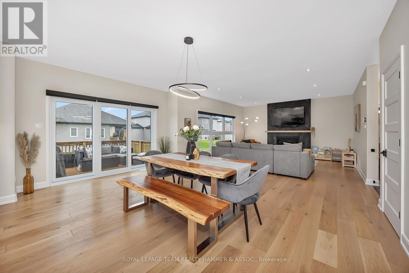 332 MOONLIGHT DRIVE Image 14